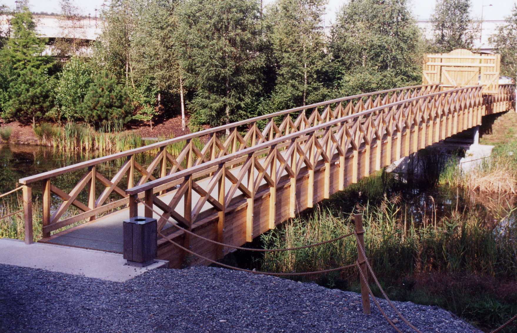 Edmund Nuttall, Landrover Centre bridge - Ref 1884